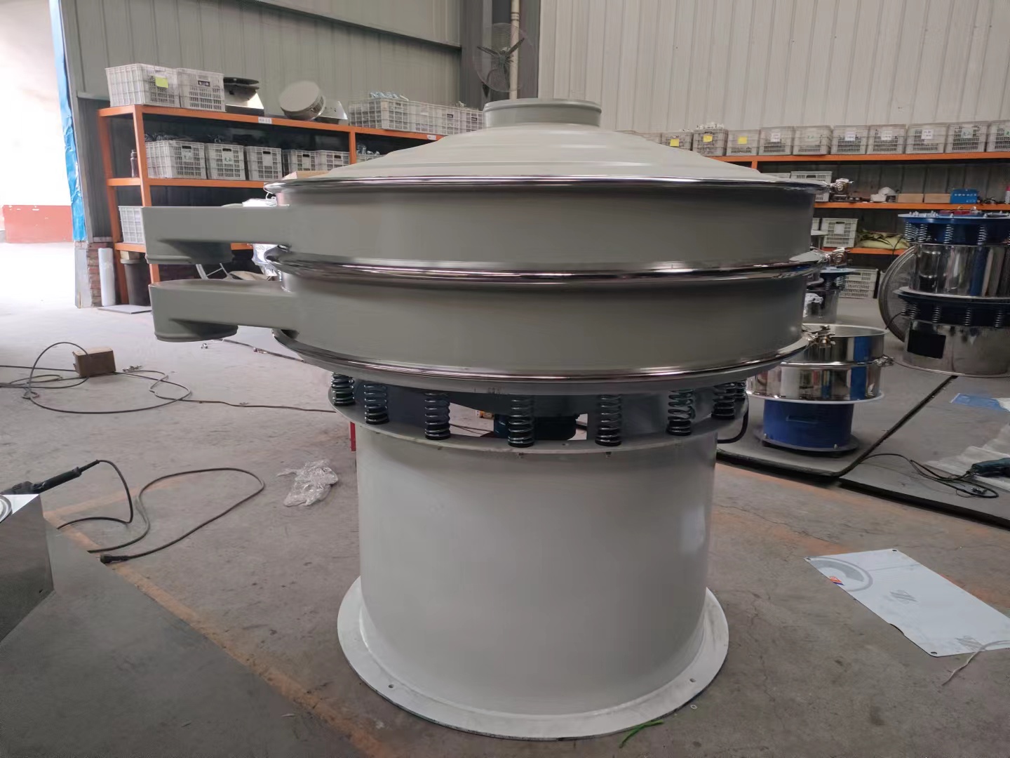 旋振篩篩網(wǎng)損耗過(guò)快的原因分析及應(yīng)對(duì)措施：